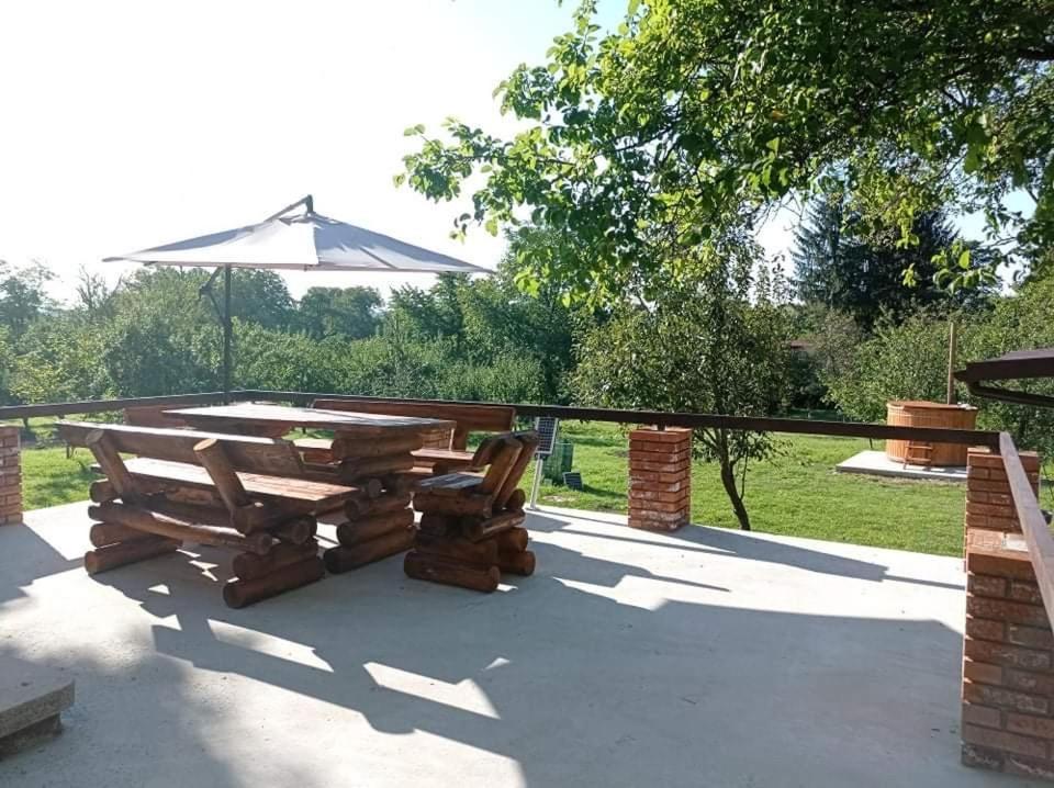 Casa rurala cu padurice si livada Câmpina Exterior foto